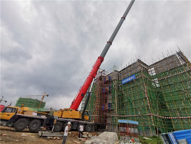 鹤岗市吊车租赁需要注意事项