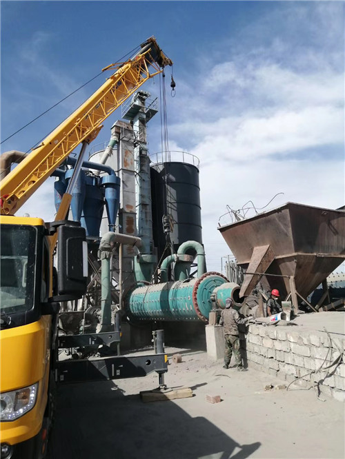 鹤岗市设备搬运等各类工程项目中，吊车起着关键作用