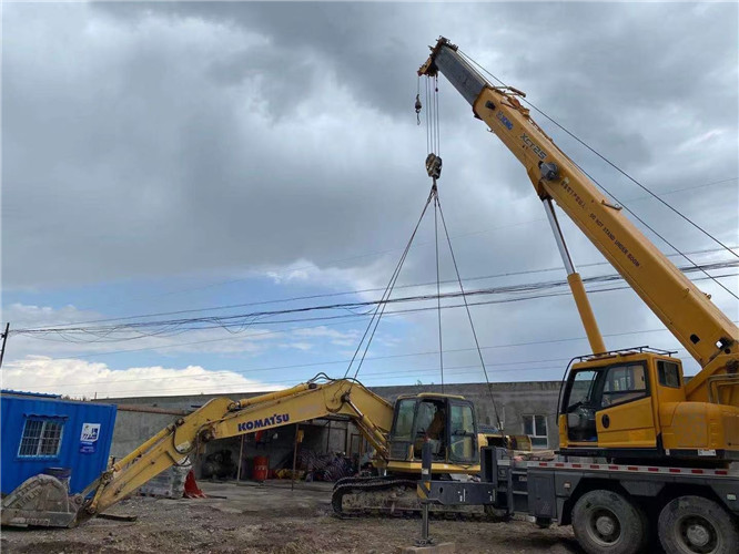 鹤岗市25吨吊车的工作半径是多少？