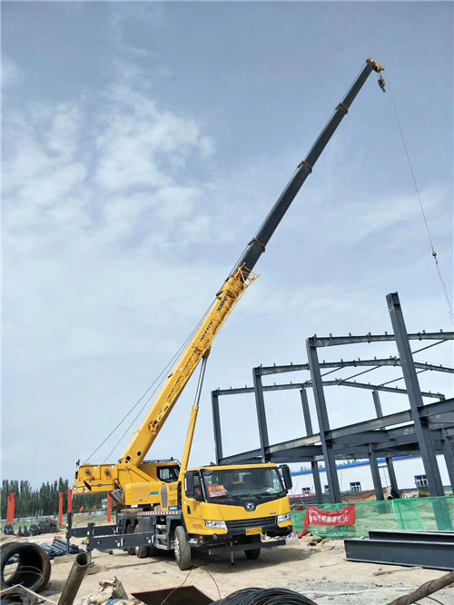 鹤岗市超高层建筑钢结构吊装案例