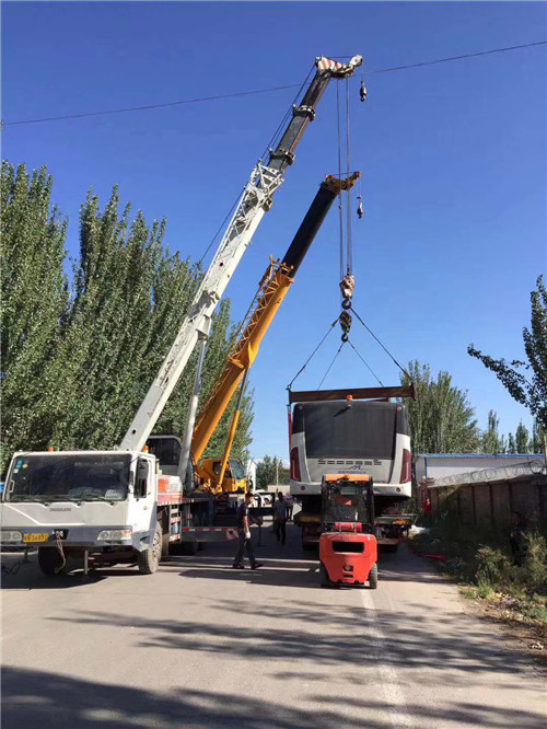 鹤岗市港口集装箱搬运案例